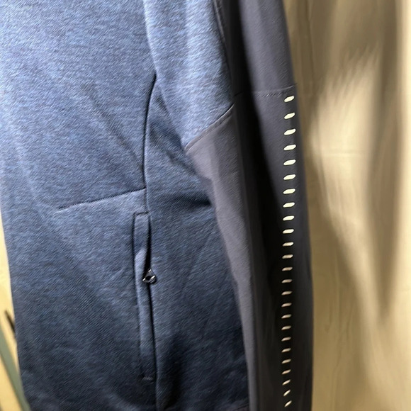 women’s Under Armour Cold Gear Qualifier Hybrid 1/2 zip top size small loose - Picture 8 of 9